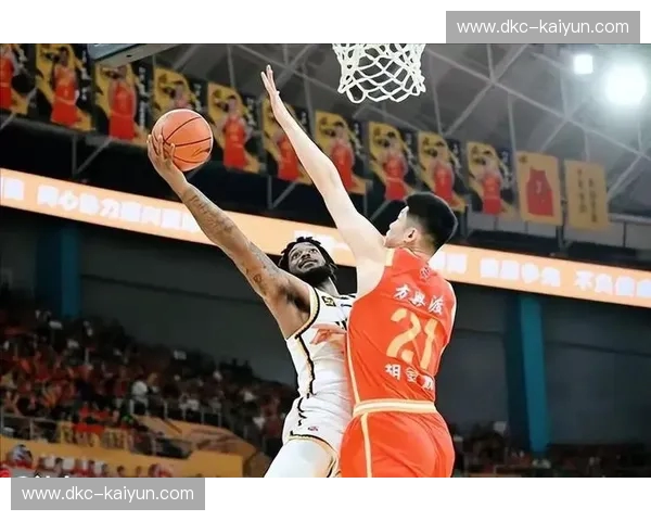 京沪巅峰对决，谁能问鼎？CBA季后赛，北京控股VS广厦男篮，一场不容错过的篮球盛宴！